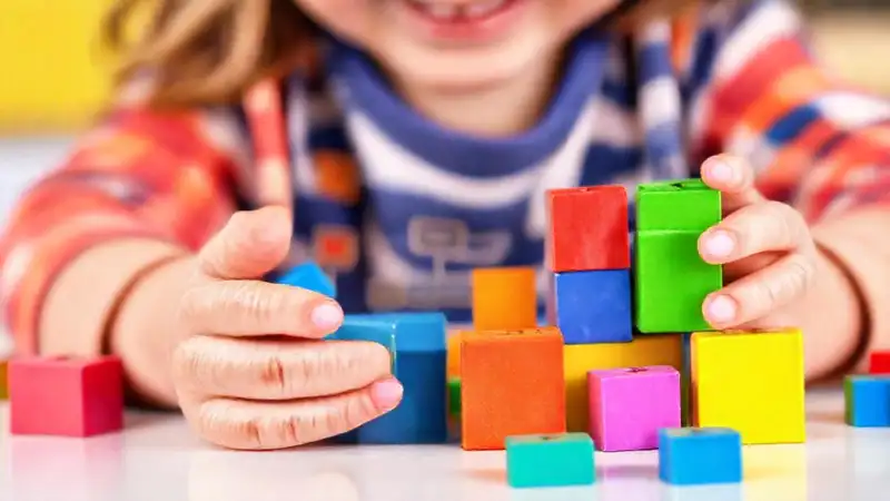 Niños aprenden a programar con bloques